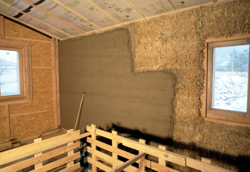 Vers une architecture bas carbone : notre équipe est désormais certifiée « Pro-paille »